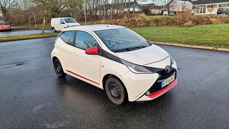 Hvid Brugt 2017 Toyota Aygo Hatchback | 49.000 kr. (God pris) - Billede 1/4