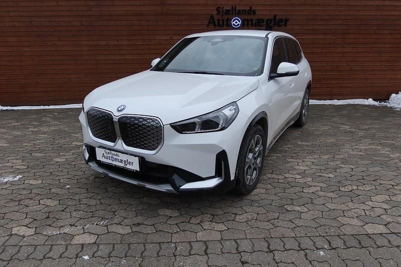 Hvid Brugt 2025 BMW iX1 xLine SUV | 335.000 kr. (Fair pris) - Billede 1/4