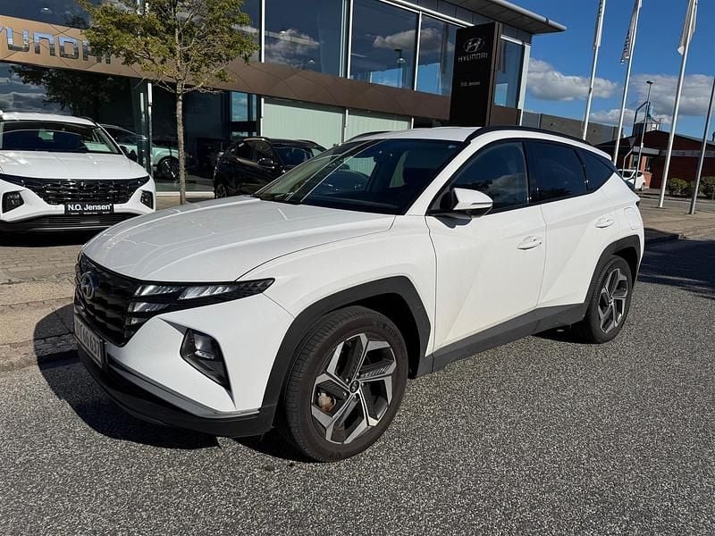 Farve ……………………………………………………………………. atlas white Brugt 2023 Hyundai Tucson Essential SUV | 279.900 kr. (Fair pris) - Billede 1/2