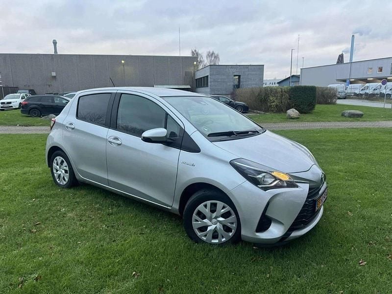 Brugt Toyota Yaris Hybrid H2 100 HK (73 kW) 2019 Gråmetal Hatchback