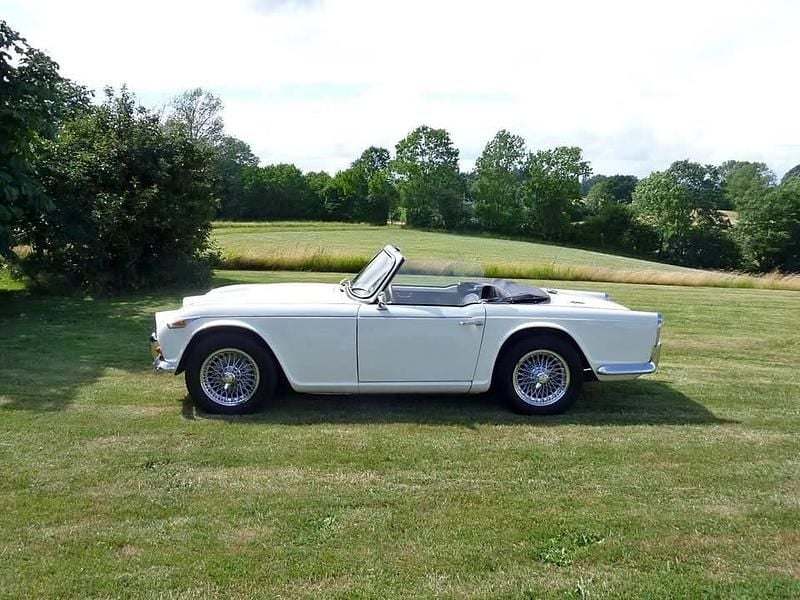 Brugt Triumph TR4 105 HK (77 kW) 1965 Cabriolet