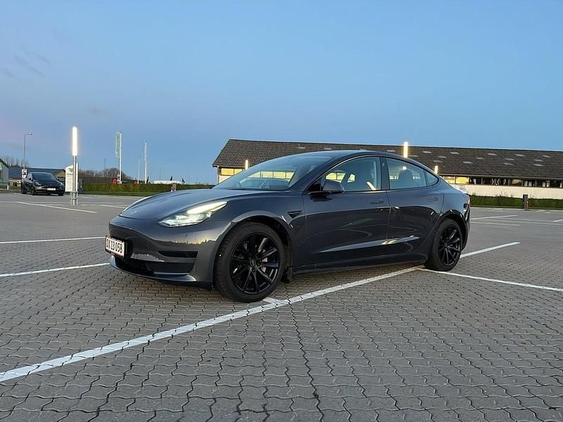 Grå Brugt 2022 Tesla Model 3 RWD Sedan | 199.900 kr. (God pris) - Billede 1/4