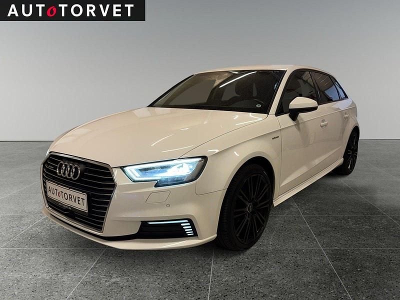 Hvid Brugt 2017 Audi A3 Sportback e-tron Sport Sedan | 154.700 kr. (God pris) - Billede 1/4