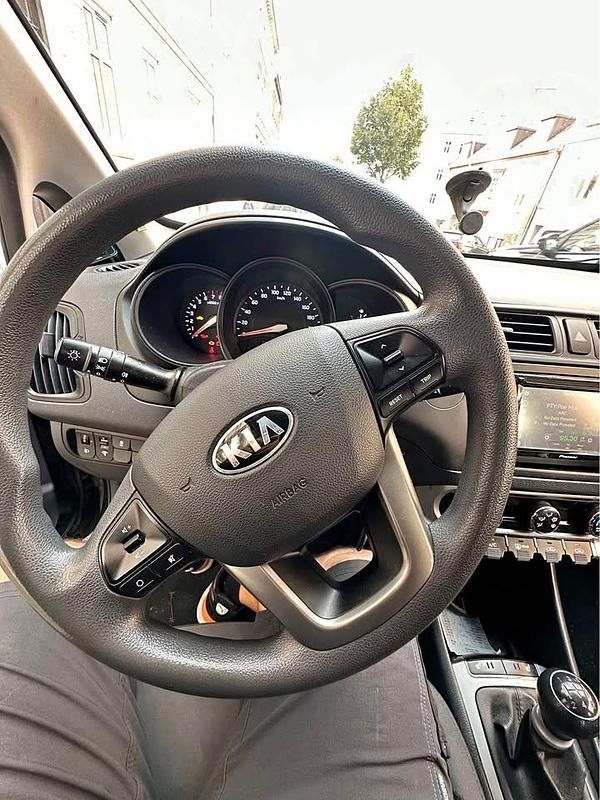 Sort Brugt 2013 Kia Rio MPV | 34.000 kr. (Fair pris) - Billede 1/4