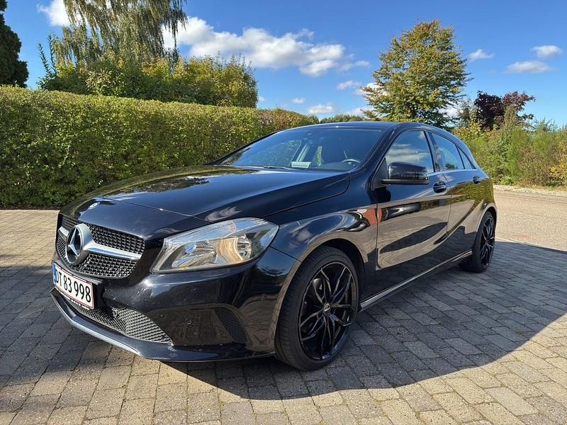 Sort Brugt 2016 Mercedes A200 Urban Hatchback | 136.900 kr. (Fair pris) - Billede 1/4