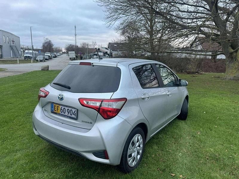 Brugt Toyota Yaris Hybrid H2 100 HK (73 kW) 2019 Gråmetal Hatchback