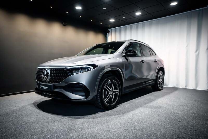 Farve: gråmetal Brugt 2024 Mercedes EQA250+ AMG SUV | 369.900 kr. - Billede 1/4