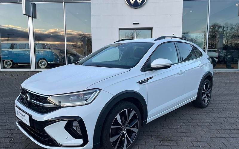 Pure white & grå/titansort/sort/titansort Brugt 2022 VW Taigo R-line SUV | 239.800 kr. (Fair pris) - Billede 1/4