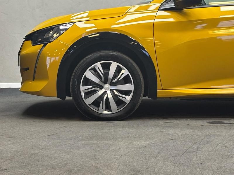Brugt Peugeot e-208 100 kW (136 HK) 2023 Gul Hatchback