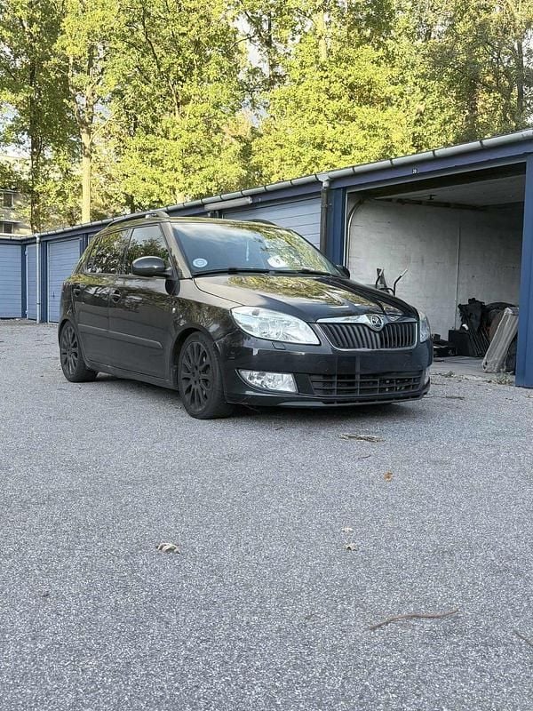 Sortmetal Brugt 2013 Skoda Fabia Elegance Hatchback | 19.900 kr. - Billede 1/4