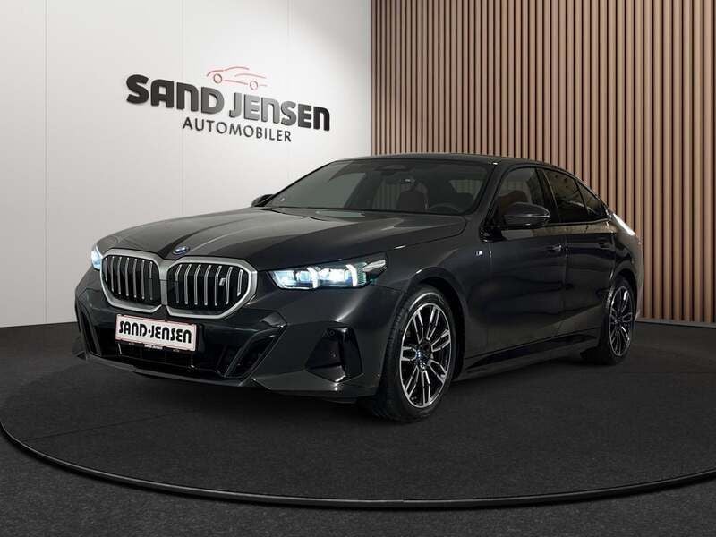 Gråmetal Brugt 2024 BMW i5 M Sport Sedan | 549.900 kr. (Fair pris) - Billede 1/4