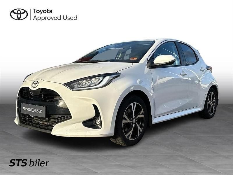 040 pure white Brugt 2024 Toyota Yaris Hybrid Style Hatchback | 219.995 kr. (Fair pris) - Billede 1/4