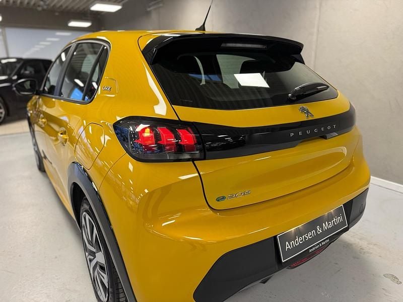 Brugt Peugeot e-208 100 kW (136 HK) 2023 Gul Hatchback