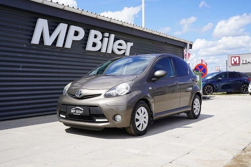 Grønmetal Brugt 2013 Toyota Aygo T2 Hatchback | 39.900 kr. (Fair pris) - Billede 1/4