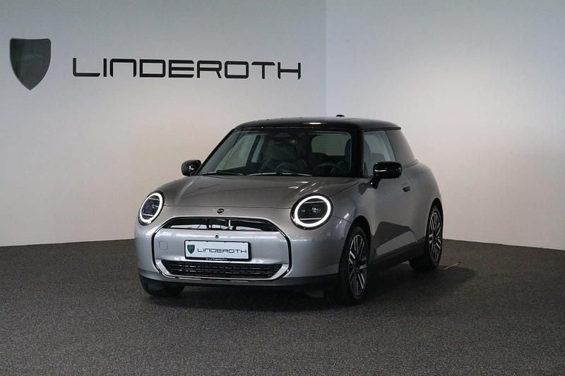 Sølvmetal Brugt 2024 Mini Cooper Classic Hatchback | 265.000 kr. (Lidt for dyr) - Billede 1/4