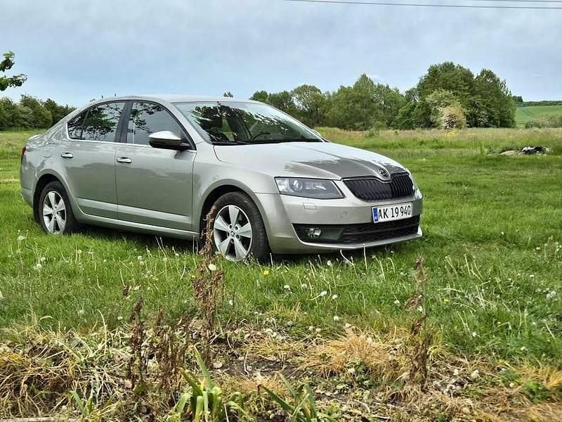 Gul Brugt 2013 Skoda Octavia Hatchback | 100.000 kr. (Fair pris) - Billede 1/4