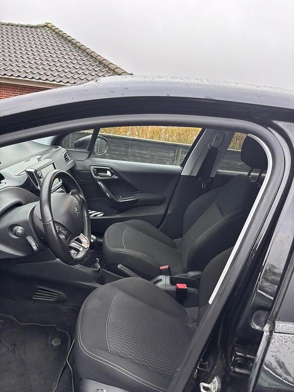 Sort Brugt 2017 Peugeot 208 Envy Hatchback | 43.600 kr. (God pris) - Billede 1/15