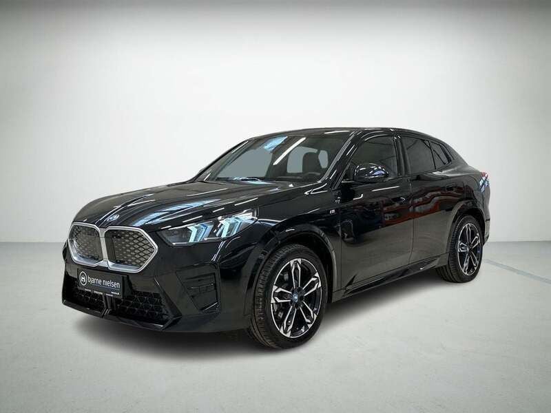 Sortmetal Brugt 2024 BMW iX2 M Sport SUV | 379.500 kr. (God pris) - Billede 1/4