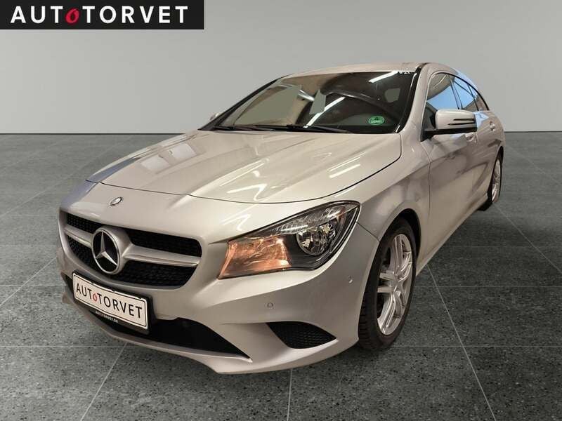 Sølvmetal Brugt 2016 Mercedes CLA200 Shooting Brake Stationcar | 154.700 kr. (God pris) - Billede 1/4