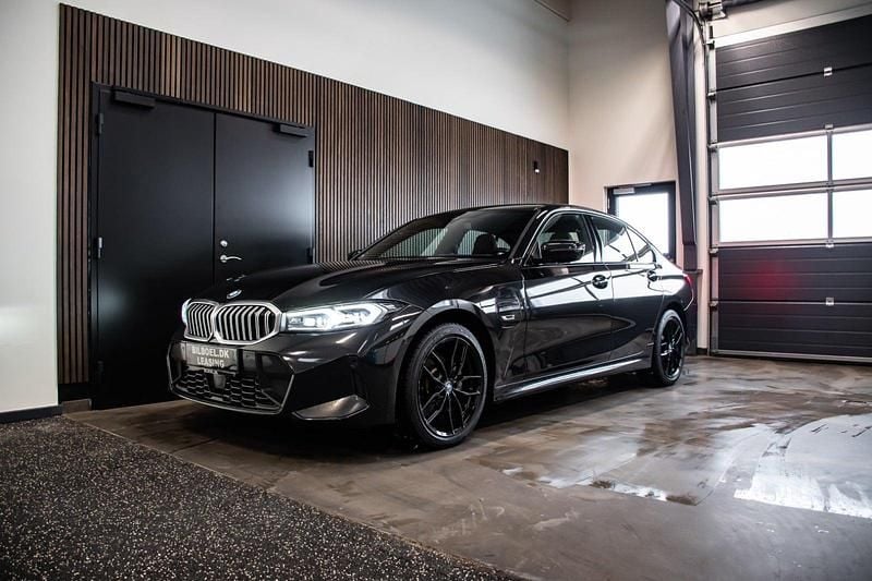 Sortmetal Brugt 2022 BMW 330e M Sport Sedan | 449.800 kr. - Billede 1/4