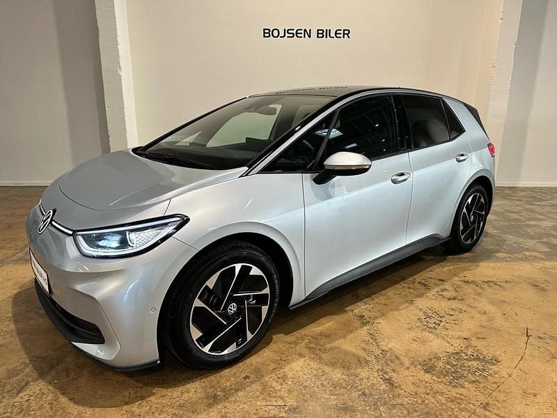 Sleek silver met/black roof Ny 2025 VW ID.3 Style Hatchback | 279.990 kr. (Fair pris) - Billede 1/4