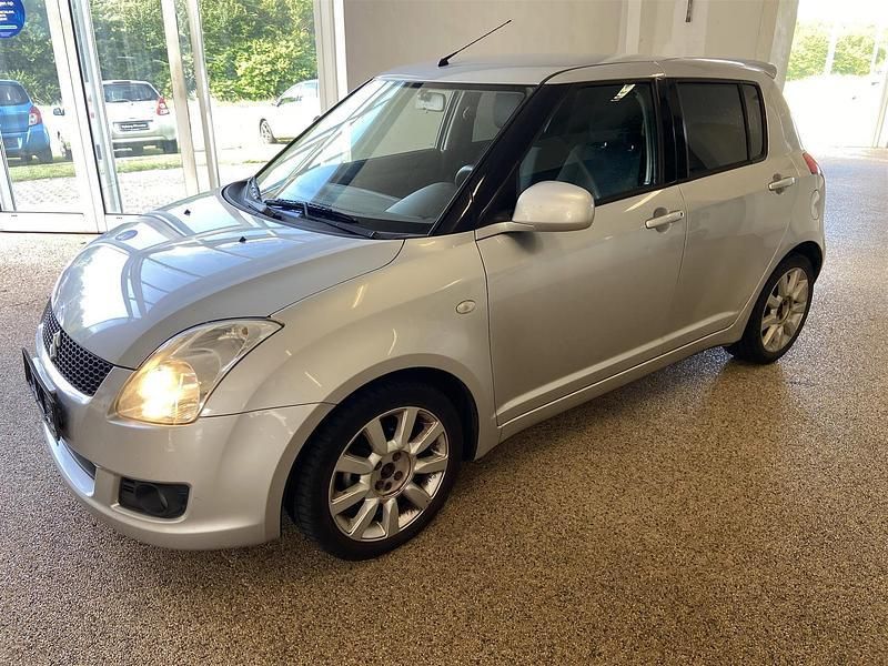 Sølv Brugt 2008 Suzuki Swift GLX Hatchback | 22.800 kr. (Fair pris) - Billede 1/4