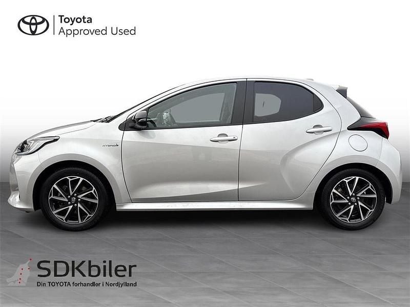 Brugt Toyota Yaris Hybrid H3 Style 116 HK (85 kW) 2020 1f7 ultra silver Hatchback