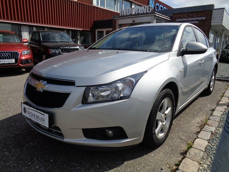 Køb Chevrolet Cruze 1.8 Benzin 141 HK (2011) • Spar kr. 9