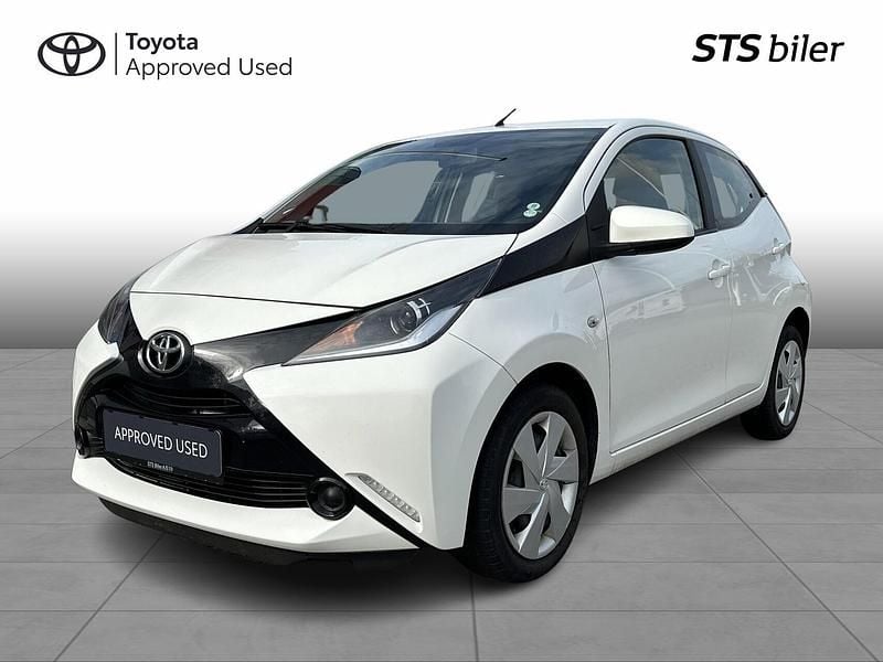 068 white Brugt 2017 Toyota Aygo X-play Hatchback | 64.995 kr. (Lidt for dyr) - Billede 1/3
