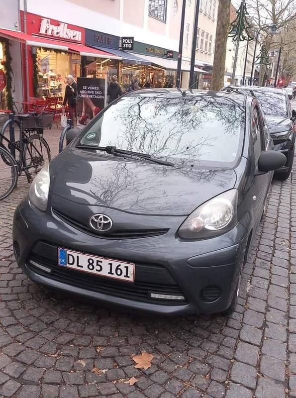 Brugt Toyota Aygo 68 HK (50 kW) 2013 Grå Hatchback