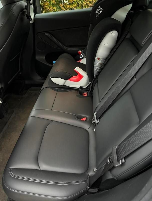 Quicksilver Brugt 2024 Tesla Model Y Long Range RWD SUV | 297.800 kr. (God pris) - Billede 1/6