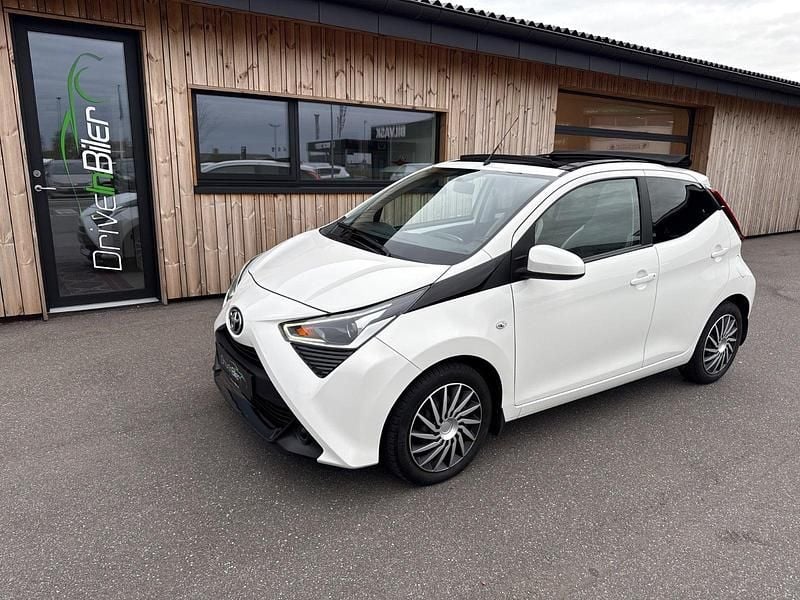 Hvid Brugt 2019 Toyota Aygo x-sky Hatchback | 69.900 kr. (Super pris) - Billede 1/4