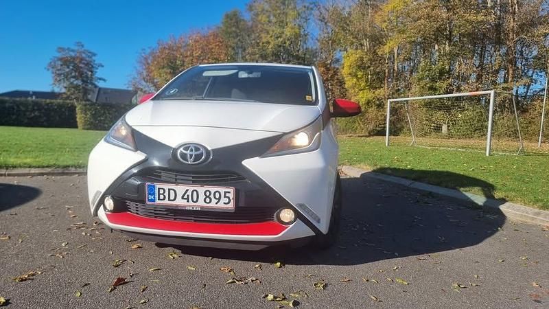 Brugt Toyota Aygo 69 HK (50 kW) 2014 Hvid Hatchback