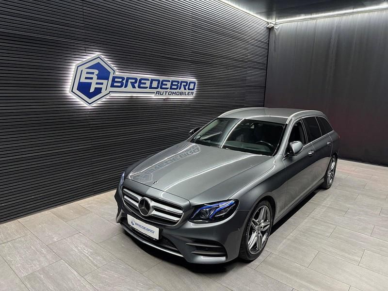Gråmetal Brugt 2018 Mercedes E200 AMG line Stationcar | 369.500 kr. - Billede 1/4