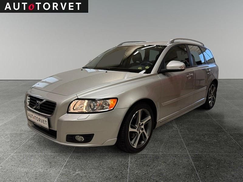 Sølvmetal Brugt 2012 Volvo V50 Momentum Stationcar | 49.700 kr. (God pris) - Billede 1/4