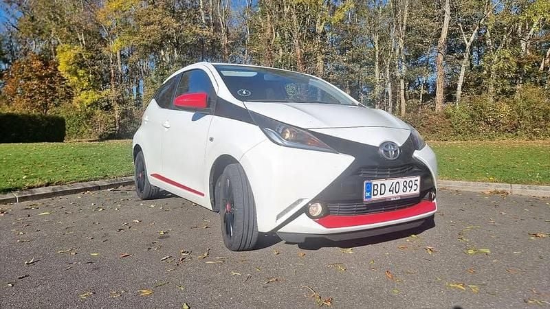 Hvid Brugt 2014 Toyota Aygo Hatchback | 60.000 kr. (Fair pris) - Billede 1/4