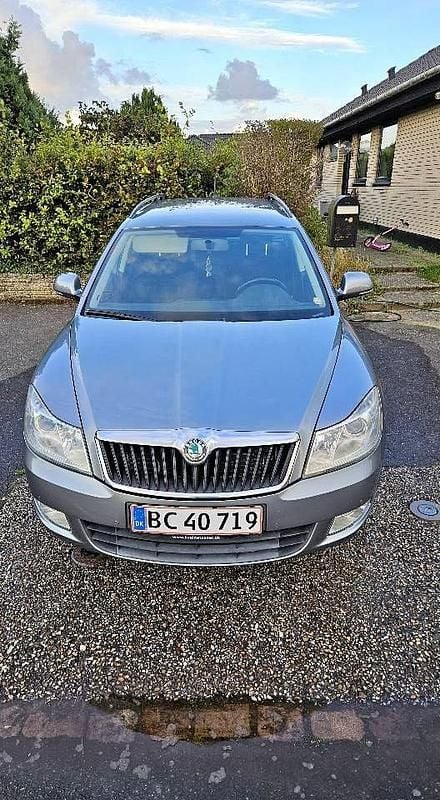 Grå Brugt 2013 Skoda Octavia Elegance Stationcar | 55.000 kr. (Super pris) - Billede 1/4