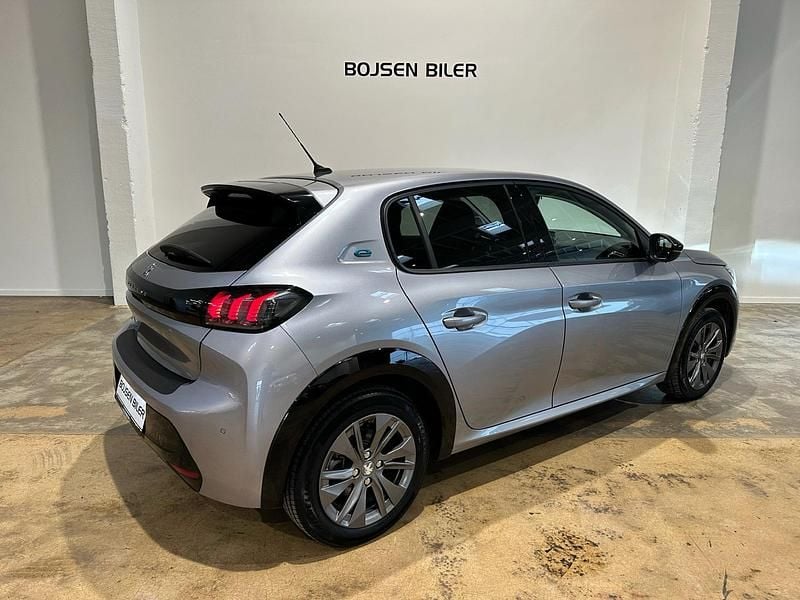 Brugt Peugeot e-208 Allure 100 kW (136 HK) 2023 Artense grey Hatchback