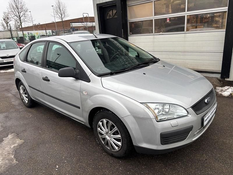 Sølvmetal Brugt 2006 Ford Focus Trend Hatchback | 19.500 kr. (Fair pris) - Billede 1/4