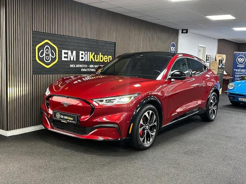Bordeauxmetal Brugt 2022 Ford Mustang Mach-E Extended Range SUV | 249.900 kr. (God pris) - Billede 1/4