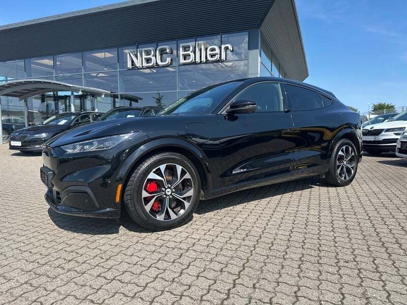 Sort Brugt 2023 Ford Mustang Mach-E Extended Range SUV | 299.780 kr. (God pris) - Billede 1/4