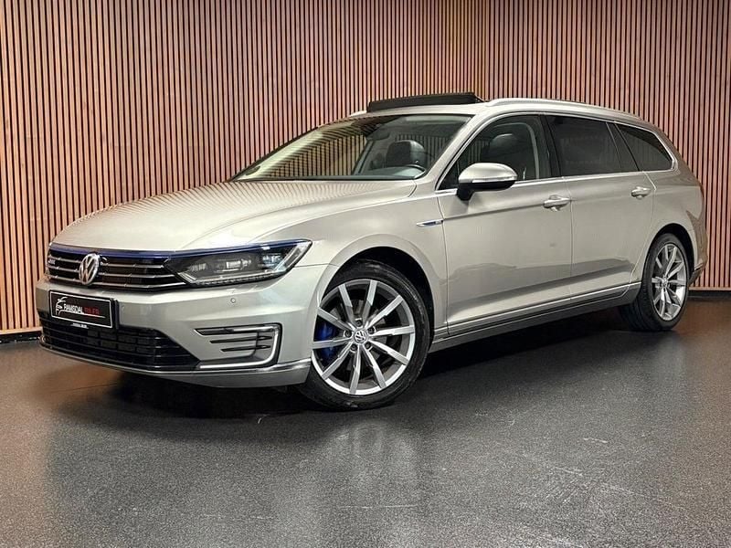 Sølvmetal Brugt 2016 VW Passat Highline Stationcar | 149.995 kr. (Fair pris) - Billede 1/4