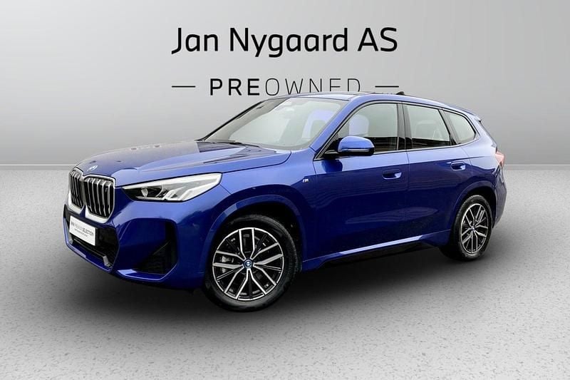 Blåmetal Brugt 2023 BMW iX1 M Sport SUV | 299.000 kr. (God pris) - Billede 1/3