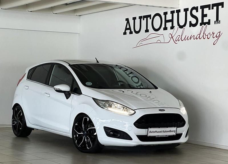Hvid Brugt 2016 Ford Fiesta Titanium Hatchback | 99.900 kr. (Dyr) - Billede 1/4