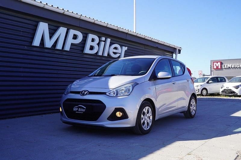 Sølvmetal Brugt 2015 Hyundai i10 GO! Hatchback | 49.800 kr. (Fair pris) - Billede 1/4