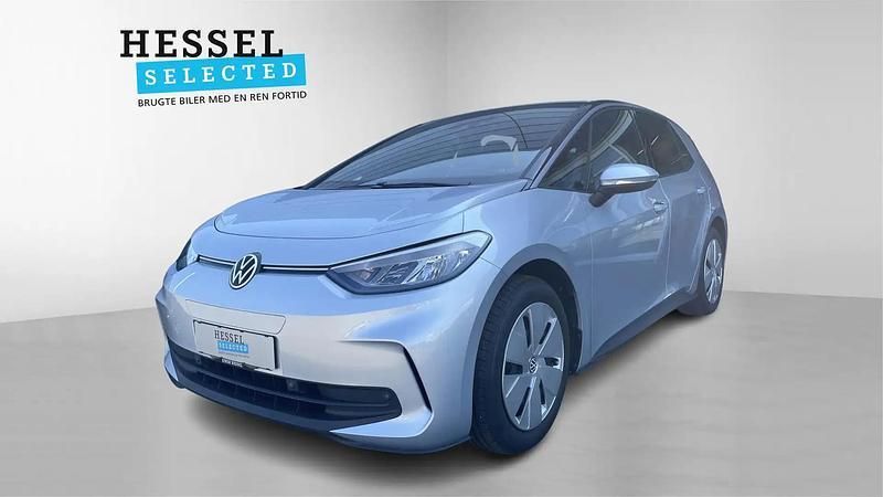 Scale silver metallic Ny 2025 VW ID.3 Pure Hatchback | 219.900 kr. - Billede 1/4
