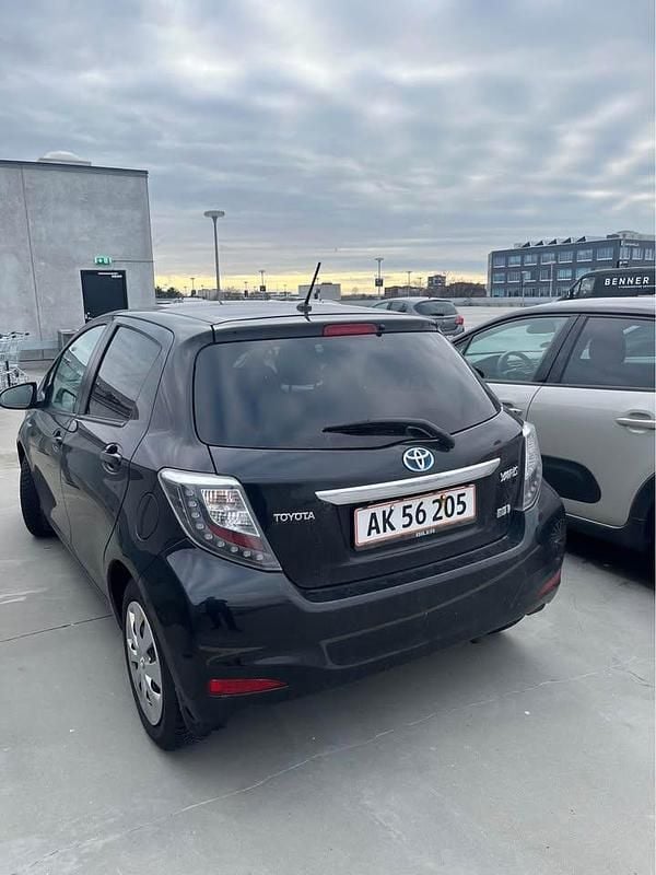 Brugt Toyota Yaris Multidrive S 75 HK (55 kW) 2012 Sort Hatchback