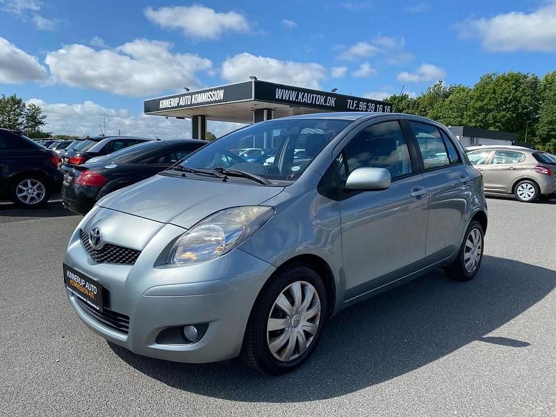 Sølv Brugt 2011 Toyota Yaris T2 Hatchback | 22.900 kr. (Super pris) - Billede 1/4
