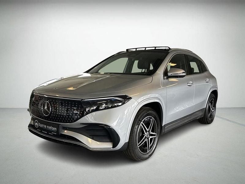 Sølvmetal Brugt 2024 Mercedes EQA250+ AMG line SUV | 329.900 kr. (Fair pris) - Billede 1/4
