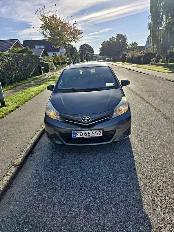 Grå Brugt 2011 Toyota Yaris MPV | 40.500 kr. (Fair pris) - Billede 1/4